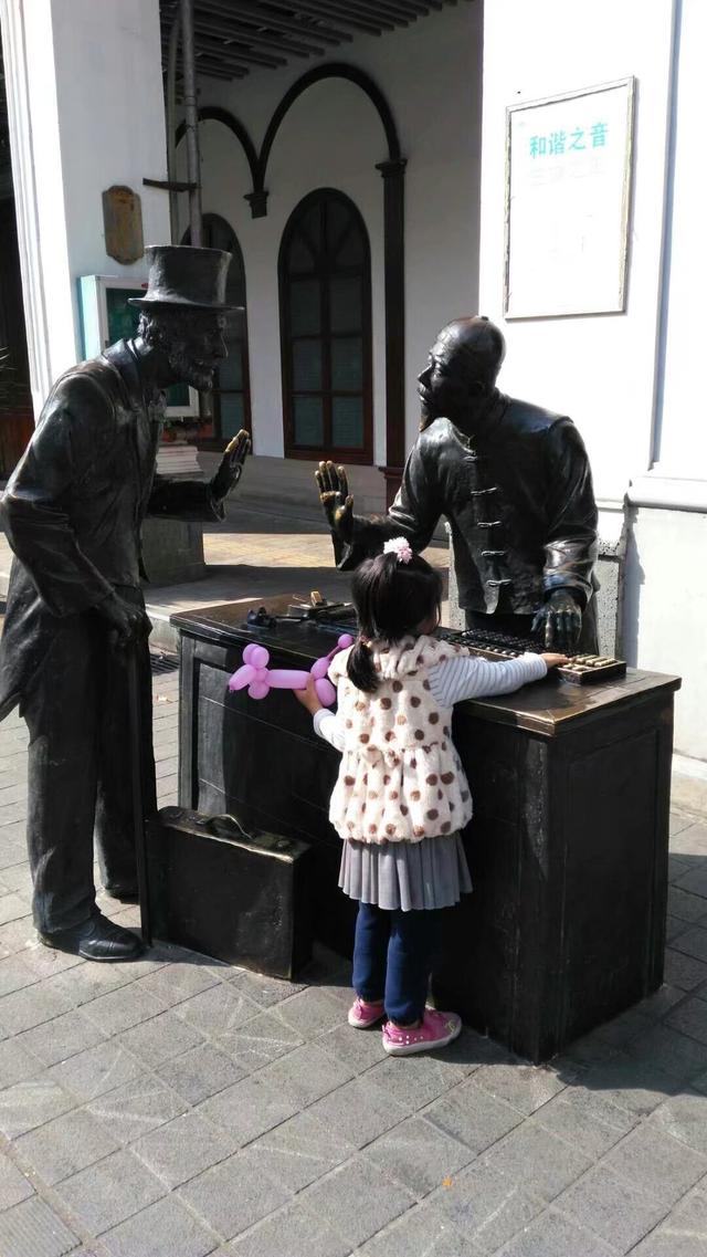 带着孙女去旅行（155）海口市骑楼老街