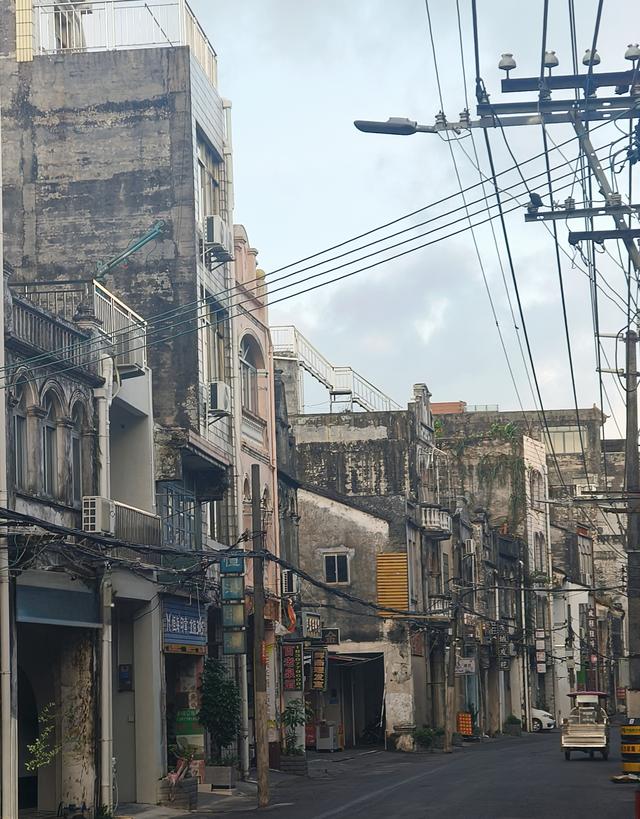 别让历史老街成为霉菌的滋生地