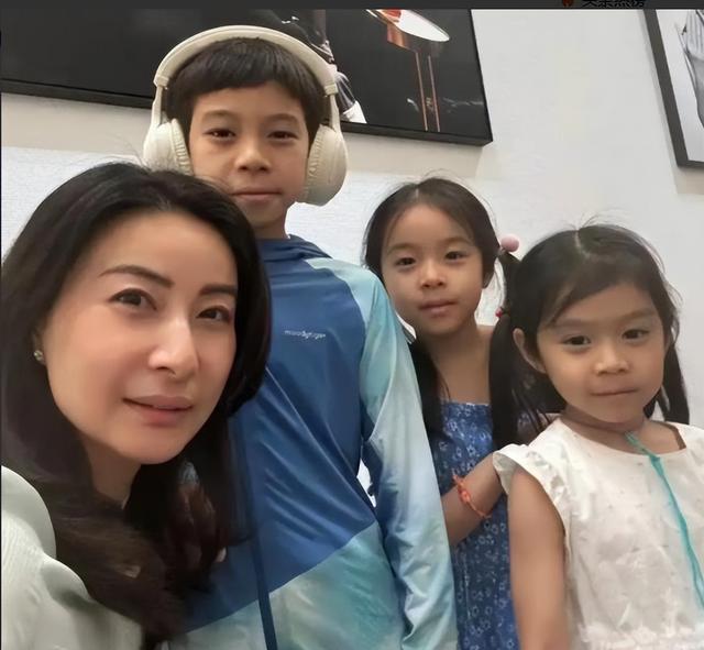 霍家没想到	，被寄予厚望的儿媳郭晶晶，竟遭到一个这么大"教训"