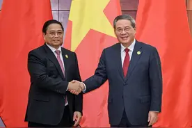 李强同越南总理范明政共同出席越南在重庆设立总领馆换文仪式图片