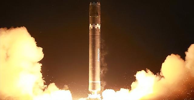 特朗普下令重启核试验，俄放话对等反制，核平衡出现危机！