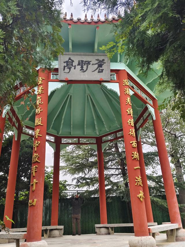 徒步穿越西流湖，赏秋正当时