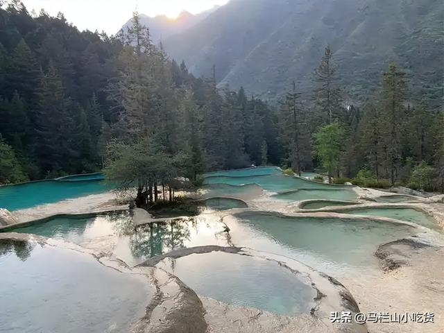 四川黄龙旅游打卡攻略 | 人间瑶池的梦幻之旅！