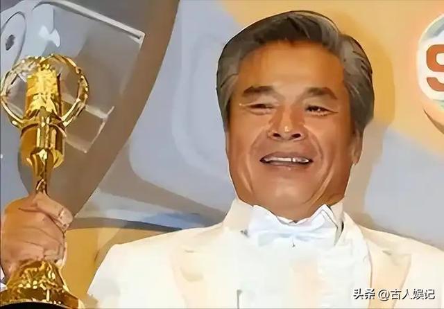 “6个老婆”同住一屋,每人每月7万零花钱,71岁又娶第七房小娇妻