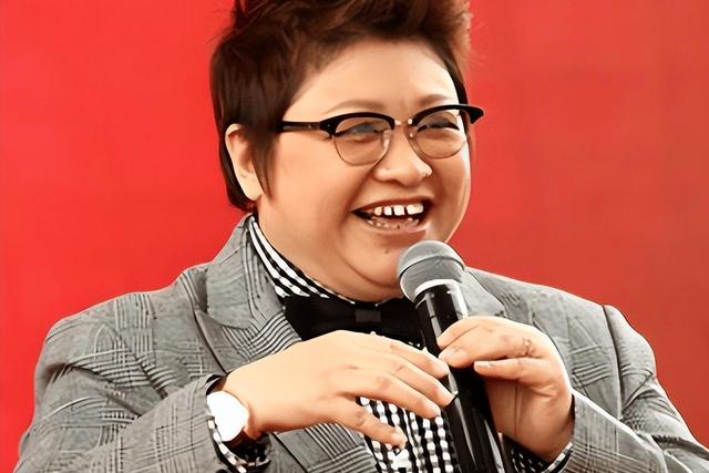 贪污上亿、假慈善？被实名举报的韩红，如今连坐椅子都成了“错”