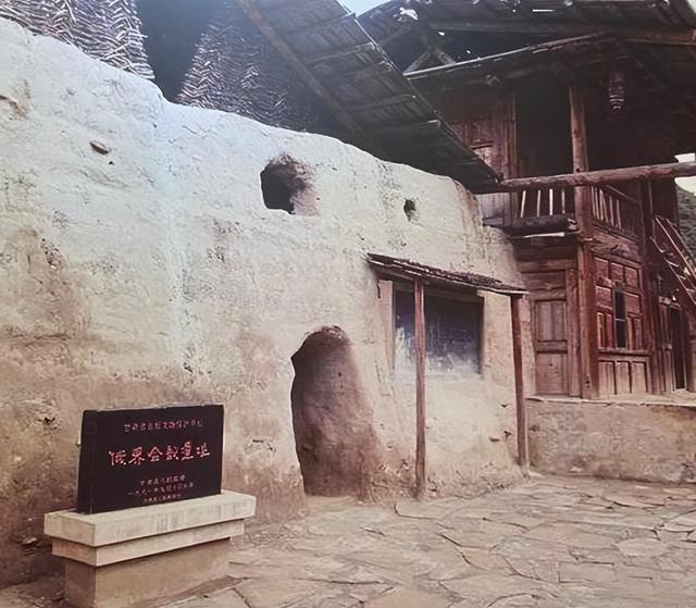 红军走出草地，即将饿死时，意外获20万斤粮食，粮是谁的为何要给
