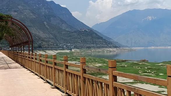 汉源大树：当年红军战斗过的地方，如今有一座红军广场