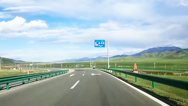 车在路上行，人在景中走：自驾祁连山9号公路 第五站：县城至峨堡