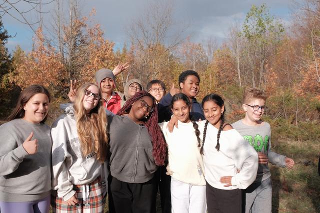 邦德一年一度的传统项目"Kawartha Camp"