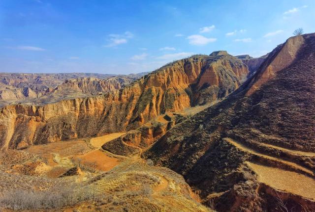 亲情在车轮上流淌 ——载着父母去旅行 黄土高坡