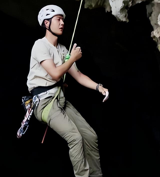 钱再多有什么用？28岁王一博手滑坠海，才懂陈道明那番话的含金量