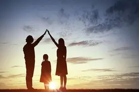 一个家庭中，有敢于“狠心”的母亲，孩子才会优秀图片