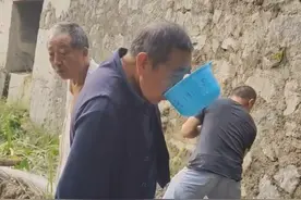 咸丰县落马滩村民自发捐资14200元修缮水井抗大旱图片