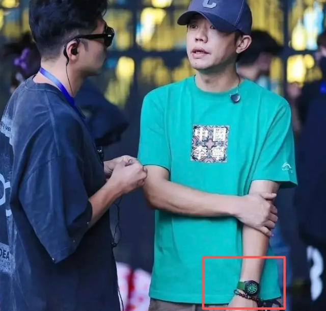 距春节不到一个月	，凤凰传奇再传2大消息，封杀传闻彻底真相大白