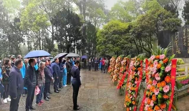 22岁毛东东：1米87国防生	，雪夜扛30斤行军，开国背包带成传家宝