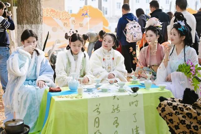 逛十国市集、听live音乐、品三国美食，九眼桥六日沉浸之旅即将开启