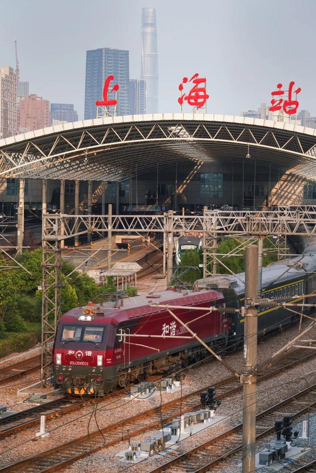 上海火车站，为什么总是让人又爱又恨？