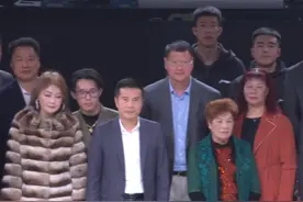 宏远大家庭合影！易建联C位 吴迪抢眼 陈海涛三儿子现身 李春江大笑图片