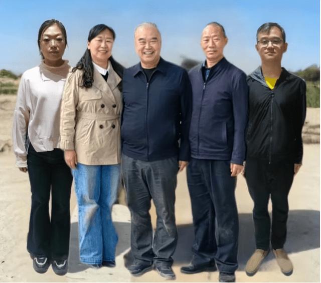 魏育林：国庆早行赴故园，探亲赠谱敬祖先
