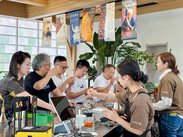 跟着赛事去旅行 | 骑到普洱思茅才知道 茶+咖=我的多巴胺双倍风暴