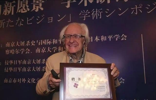 40年前，他预言苏联十年后灭亡，20年后他预言：美国在2025年崩溃