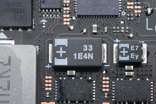 售价3999的大玩具说拆就拆！联想拯救者Legion Go S游戏掌机拆解