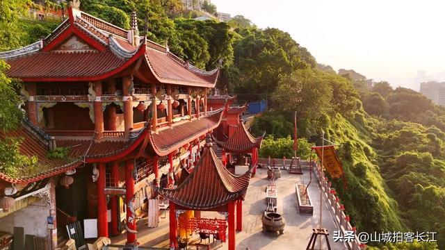 重庆嘉陵江畔有座“空中道观”，沙区多个地名和它相关，真有趣！