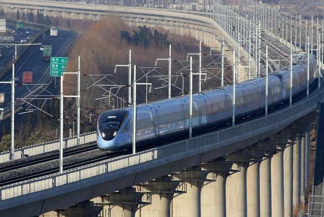中国高铁为何不走平地，要花每公里1.74亿修高架？走桥有啥好处？