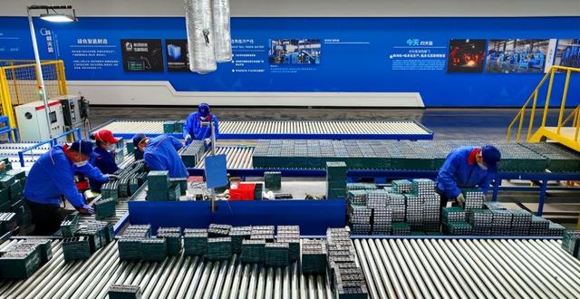 中国贸易顺差突破万亿美元，这个数字背后，正在发生什么？