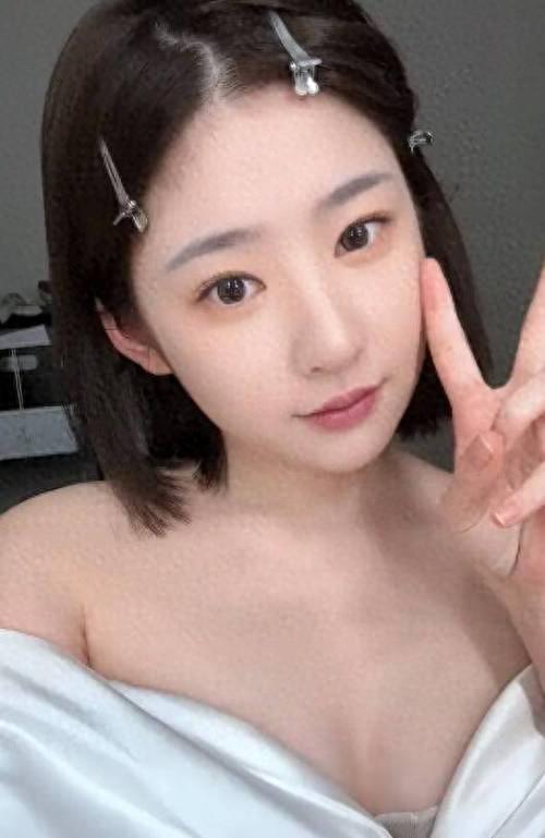 黄一鸣澄清：没有骗王思聪上床，是对方主动，还给自己5万打车费