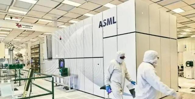 让中国造不出芯片？荷兰突然下狠手，外媒：这是要逼死ASML