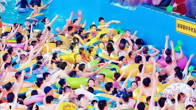 又送票咯！听说长春有地方“千人打水仗”，还追着泼！