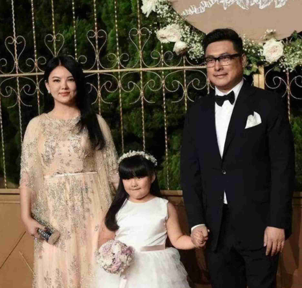 李湘怒了，与前夫女儿买高奢被拍，三人体型都很胖 王诗龄满脸