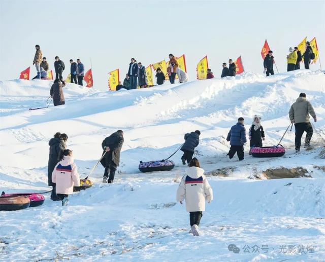敦煌“童话雪乡”引客来