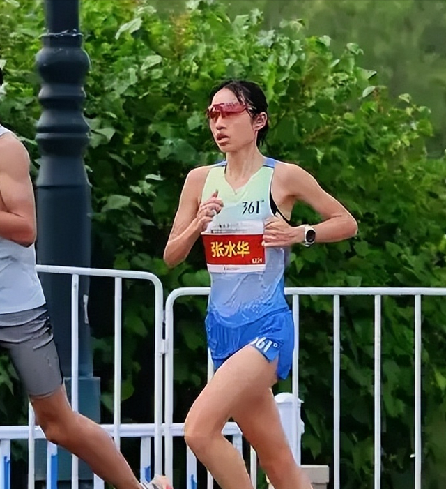 解聘传闻真相大白2个月，女护士张水华近况曝光，白岩松没说错