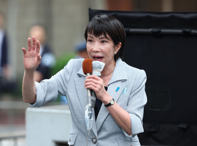 日本天皇亲自出山	，对中国的反击正式开始，高市早苗憋出了一妙计