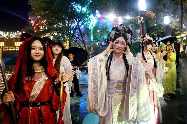 怎么一提万岁山武侠城，就“哇”声一片