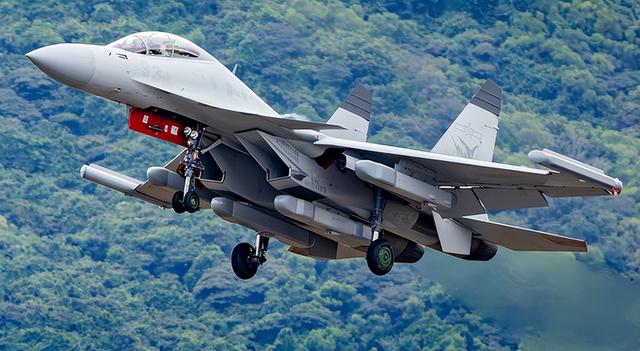 高市没想到，等来的不是日本登上钓鱼岛，而是福建舰突然北上