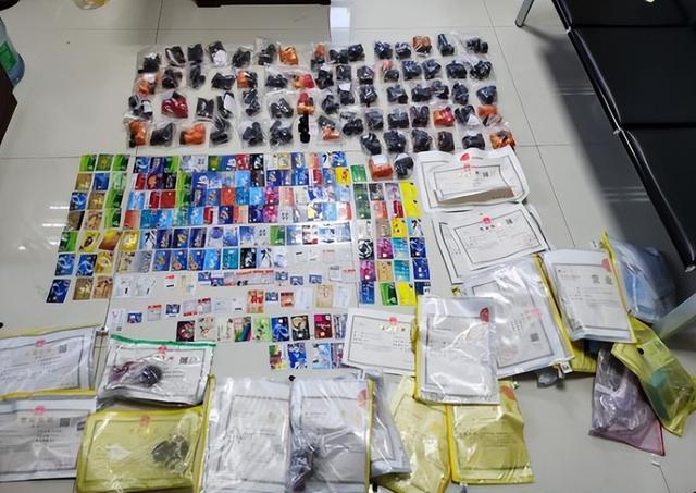 大批内鬼被抓！公安部披露惊人内幕，幕后黑手身份曝光，不简单