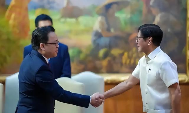 15万菲民众要求下台，消失整整4天后，马科斯给中方捎去两句话