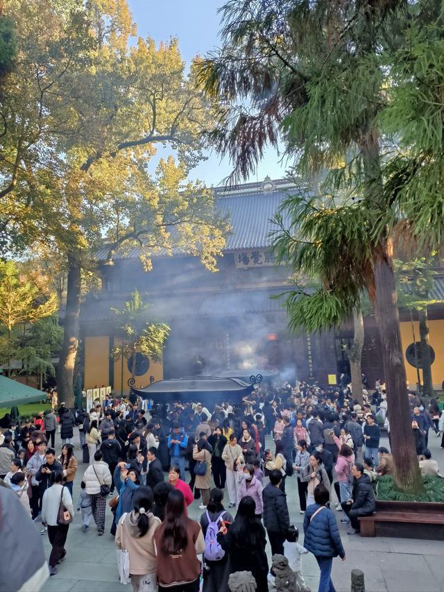 越扒越有！少林寺刚被调查不久，灵隐寺也上了热搜，方丈生活被曝
