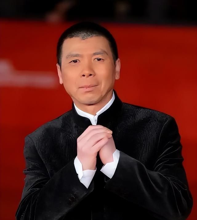 和徐帆离婚传闻真相大白仅2个月，冯小刚近况曝出，一点都不意外