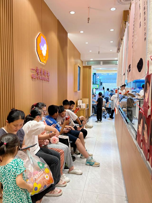 奶茶小票玩出花，霸总文、公益诗…是行业解药？