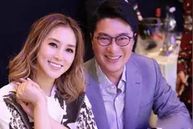 李家诚的空姐前女友曝光，年近六十风韵犹存，徐子淇长得有点像她图片