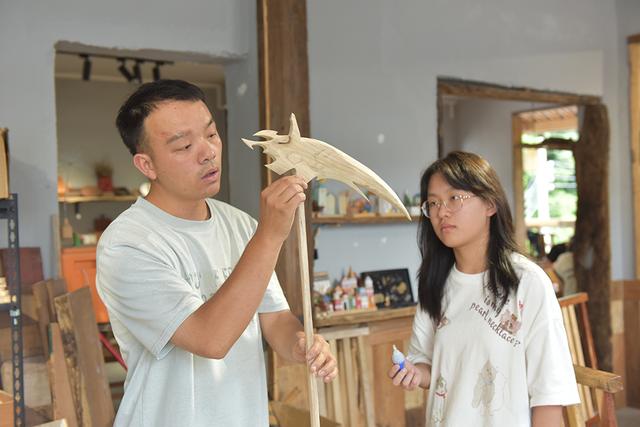 兴义：“村匠”组团激活老技艺 文化深度游“火出圈”