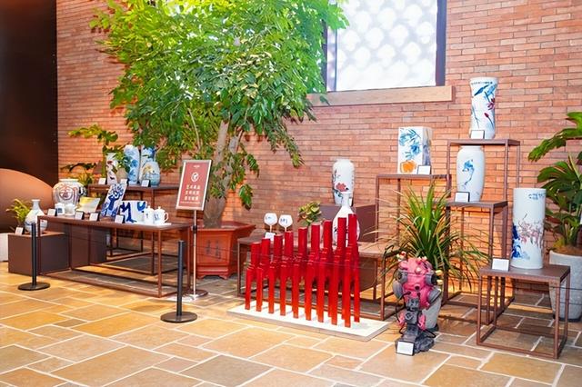 首届贺兰山东麓葡萄酒双年展开幕 大学生葡萄酒音乐艺术节作品亮相