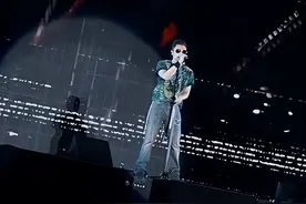 谢振轩也没想到，自己尊敬的亲爸谢霆锋，终究没抵抗住王菲的诱惑图片