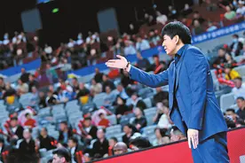 “放下包袱，放手去打”——新疆男篮出征总决赛前，主教练邱彪接受乌鲁木齐晚报全媒体记者专访图片