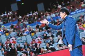 “放下包袱，放手去打”——新疆男篮出征总决赛前，主教练邱彪接受乌鲁木齐晚报全媒体记者专访图片