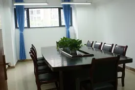 工作中有矛盾冲突，千万不要做第一个掀桌子的人图片